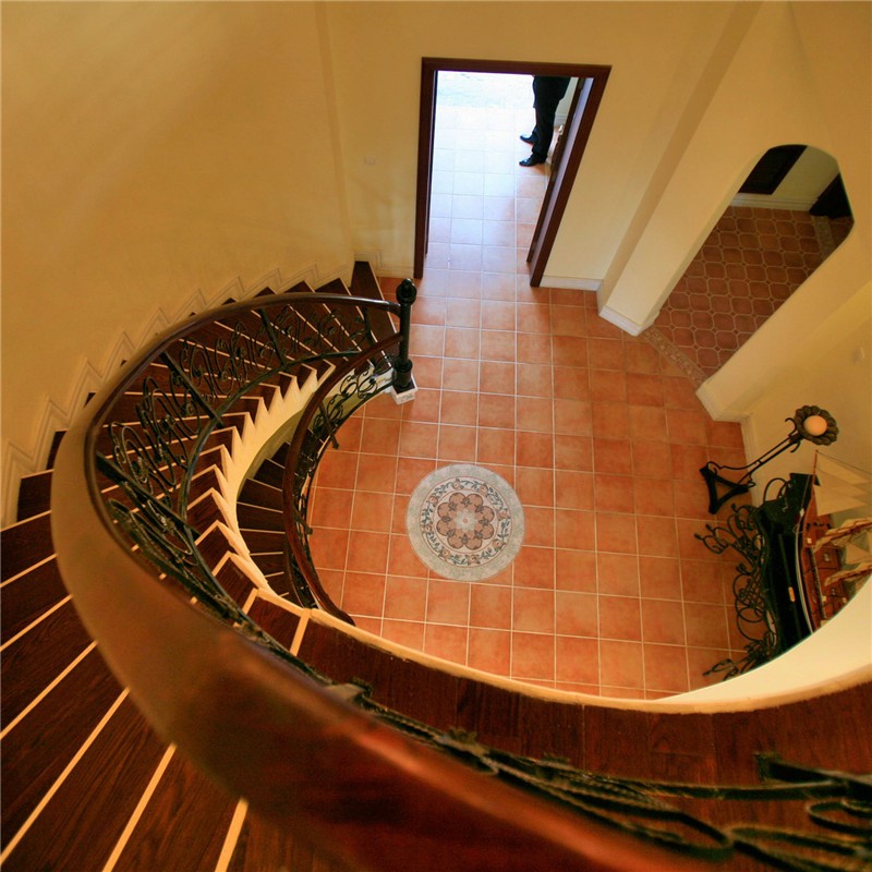 稳重的东南亚风格110平米复式楼梯装修效果图