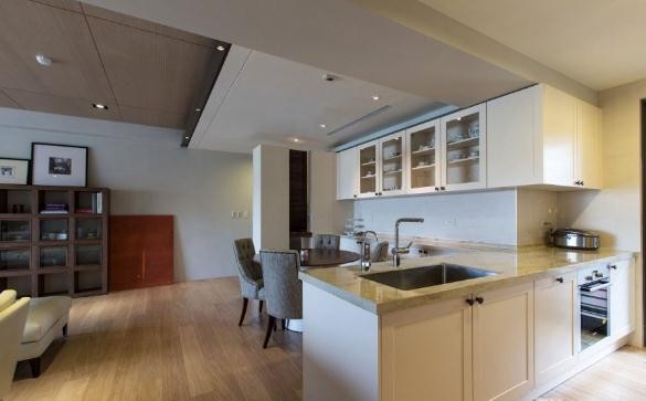 稳重大气日式风格110平米公寓厨房橱柜装修效果图