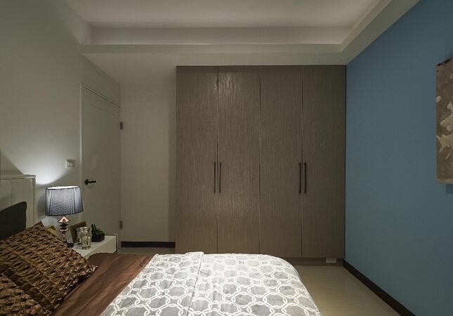 现代艺术新古典风格100平米复式loft卧室壁橱装修效果图