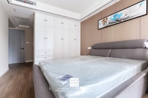 中交璟庭现代简约三居室卧室装修实景案例