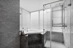 现代简约三居室浴室效果图