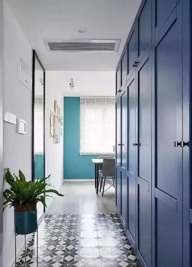 现代三居室玄关效果图