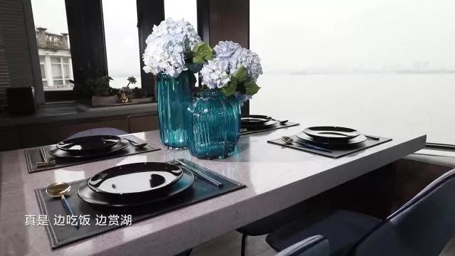 82㎡现代风格一居室餐桌效果图