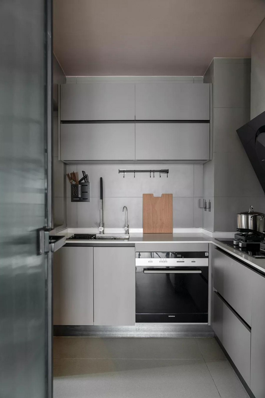 现代简约风格三居室厨房装修效果图