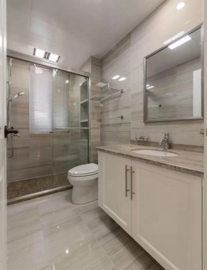 现代美式风格三居室卫生间装修效果图