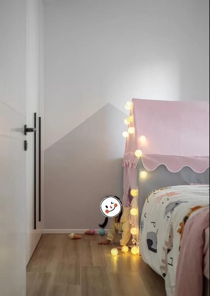 105m²白色+原木色的极简配色儿童房装修效果图