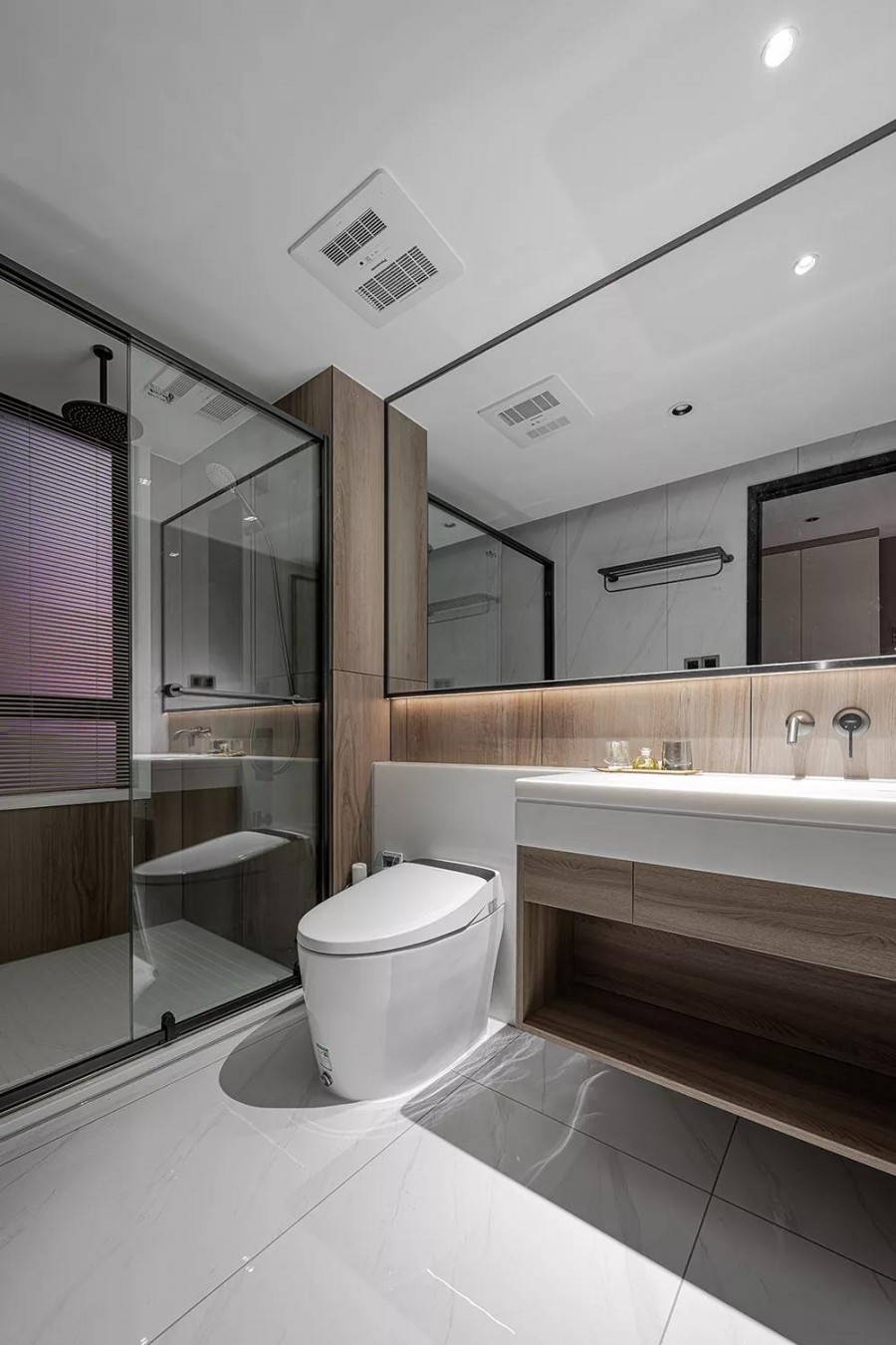 现代简约风格四居室卫生间装修效果图