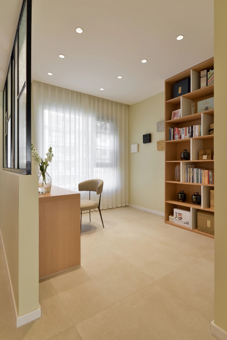 现代极简原木风两居室书房装修效果图